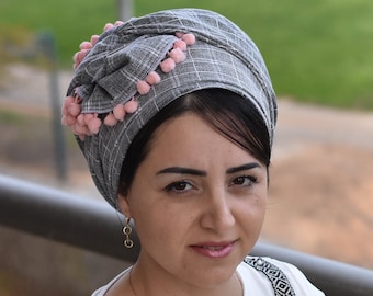 GRIS Bufanda de algodón rectangular larga con pompones Pom, estampado floral único de púrpura, revestimientos para el cabello judío, por oshratDesignz