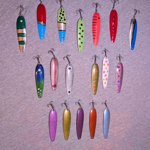 Leggende locali: cucchiaini da pesca alla traina UV GLOW assortiti