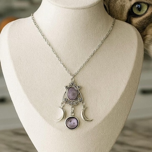 Witchy Triple Moon Halskette mit Amethyst-inspiriertem Resin Kristall - Boho Gothic Schmuck, mystisches Geschenk für Sie, Witchy Halskette