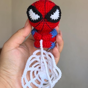 Spider-Man virkmönster, mönster för bilhänge, amigurumi superhjälte, virkad nyckelring, spegelberlock, nybörjarvirkning, plyschleksak, PDF bild 4