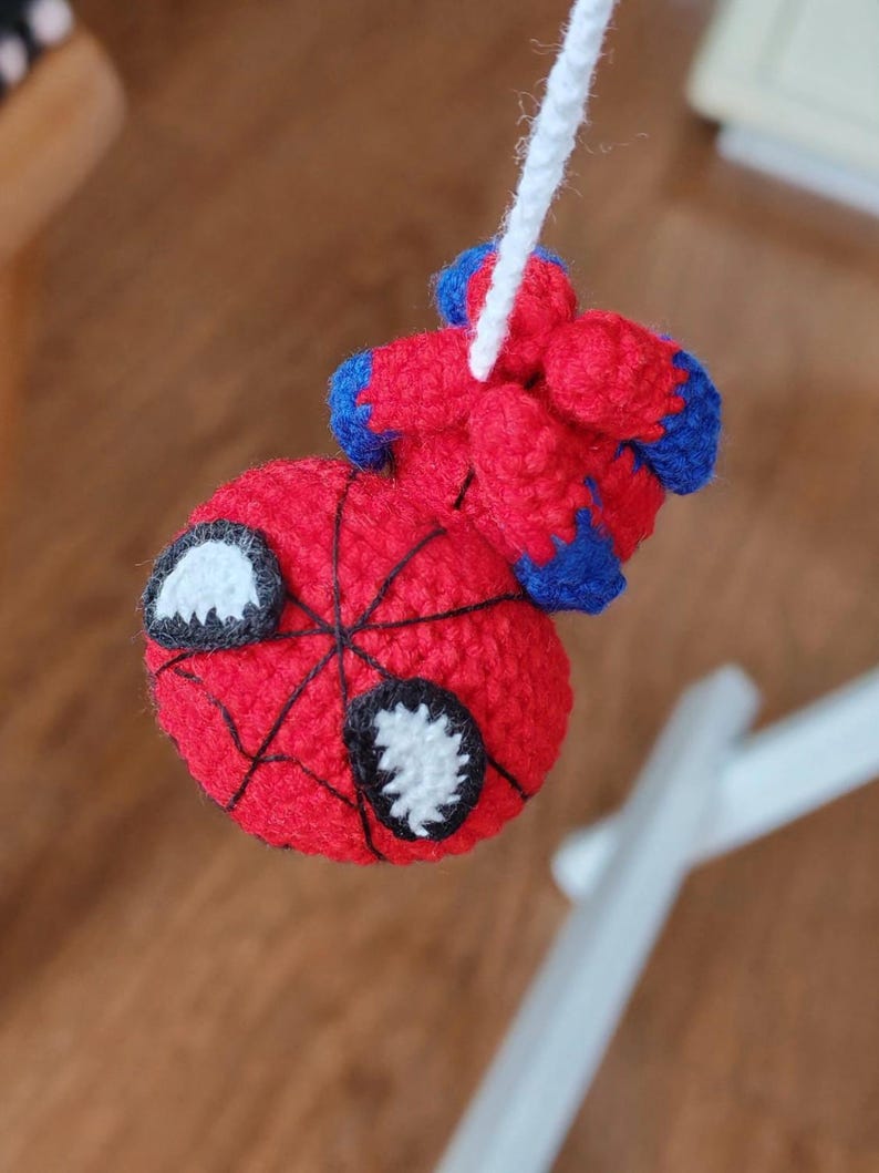 Spider-Man virkmönster, mönster för bilhänge, amigurumi superhjälte, virkad nyckelring, spegelberlock, nybörjarvirkning, plyschleksak, PDF bild 7