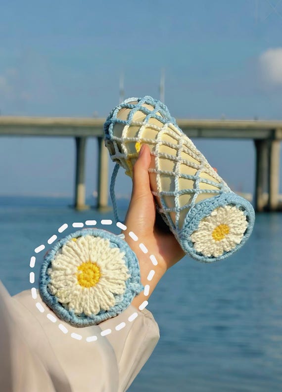 デイジーリン　ポーチ　DAISY Travel Container フォクシー Pdf+video Daisy Flower Crochet Drink Carrier Pattern, Water Bottle