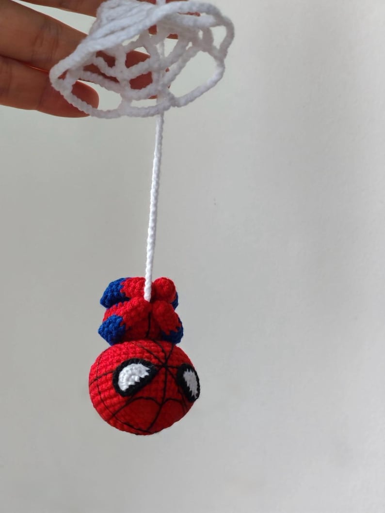 Spider-Man virkmönster, mönster för bilhänge, amigurumi superhjälte, virkad nyckelring, spegelberlock, nybörjarvirkning, plyschleksak, PDF bild 16