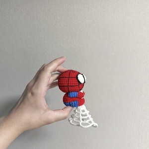 Spider-Man virkmönster, mönster för bilhänge, amigurumi superhjälte, virkad nyckelring, spegelberlock, nybörjarvirkning, plyschleksak, PDF bild 14