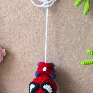 Spider-Man virkmönster, mönster för bilhänge, amigurumi superhjälte, virkad nyckelring, spegelberlock, nybörjarvirkning, plyschleksak, PDF bild 6