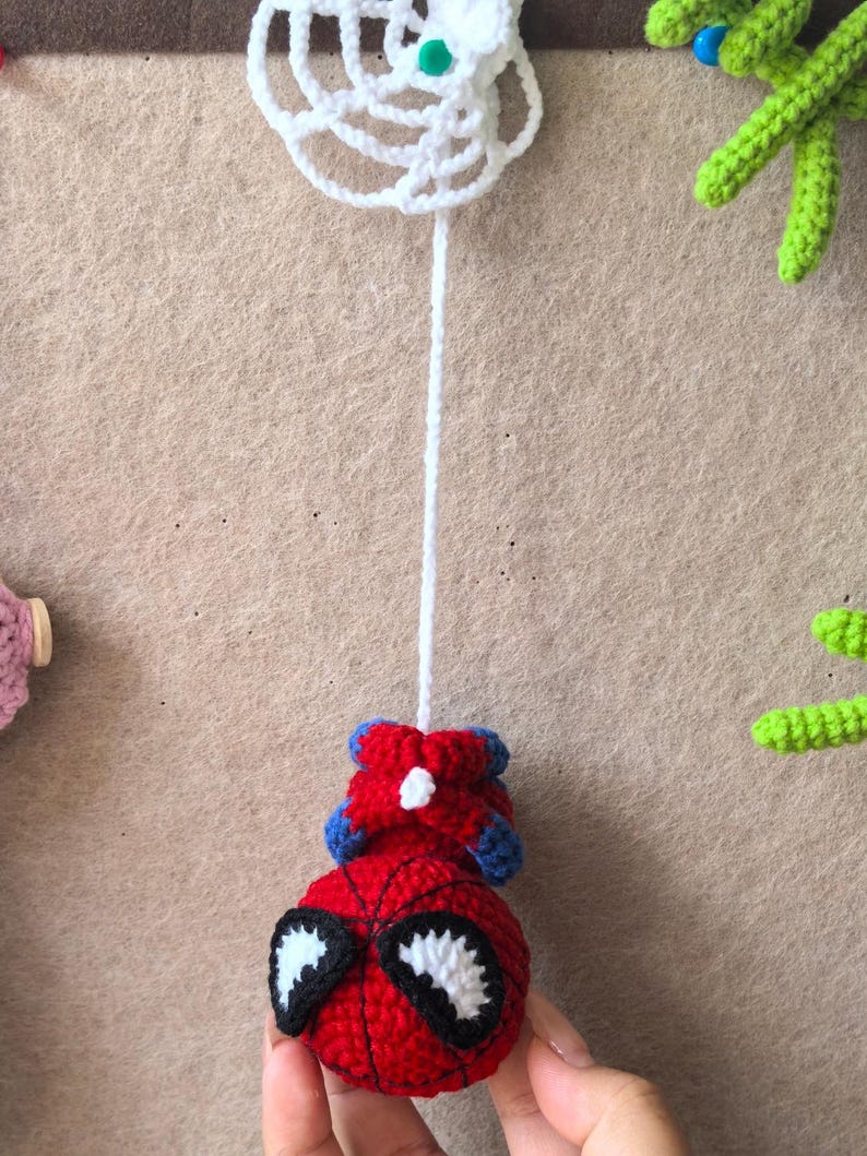 Spider-Man virkmönster, mönster för bilhänge, amigurumi superhjälte, virkad nyckelring, spegelberlock, nybörjarvirkning, plyschleksak, PDF bild 6