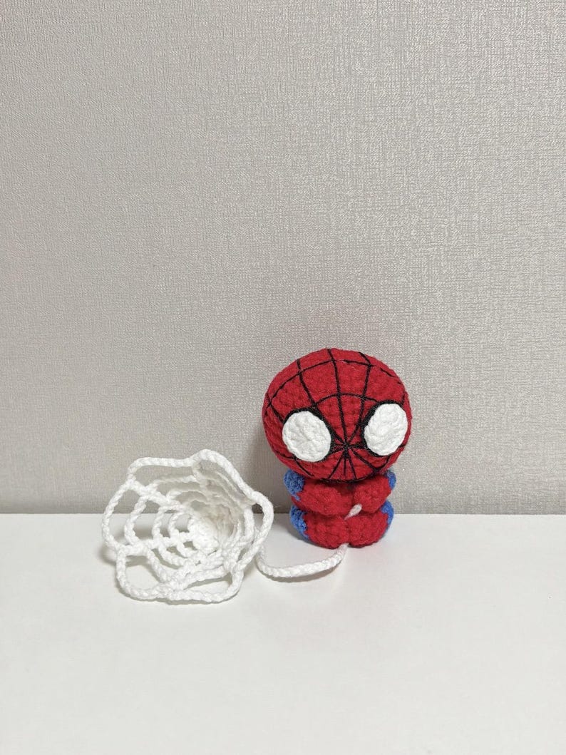 Spider-Man virkmönster, mönster för bilhänge, amigurumi superhjälte, virkad nyckelring, spegelberlock, nybörjarvirkning, plyschleksak, PDF bild 15