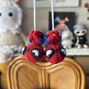 Spider-Man virkmönster, mönster för bilhänge, amigurumi superhjälte, virkad nyckelring, spegelberlock, nybörjarvirkning, plyschleksak, PDF bild 2
