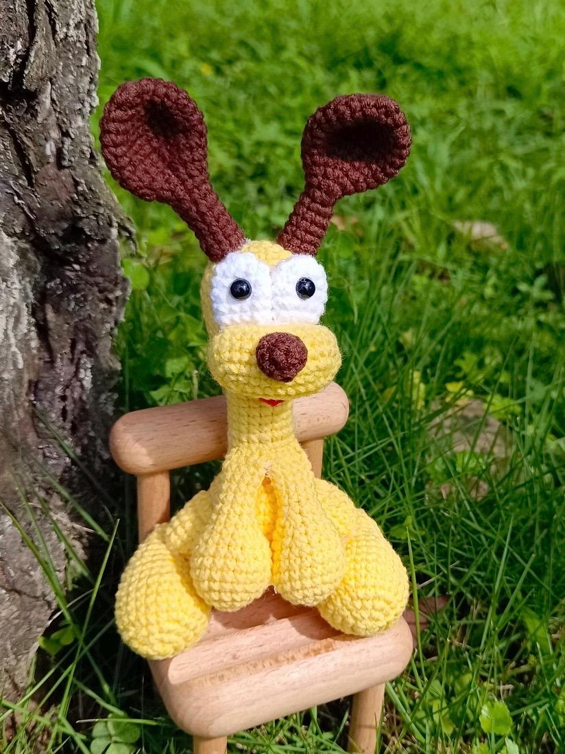 21 Garfield-Inspired Crochet Patterns for Amigurumi, Blankets, Gifts, and More 9 Odie Bag Charm Crochet Pattern