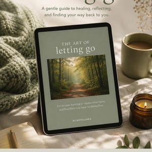 Könnte beinhalten: Ein digitales Tablet zeigt ein E-Book mit dem Titel The Art of Letting Go und einem Bild eines Waldwegs. Der Bildschirm enthält den Untertitel A gentle guide to healing, reflecting, and finding your way back to you sowie den Autorennamen Notelunea.