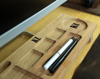 Organizador de escritorio con letras, bandeja de madera personalizada, diseño inicial, regalos de oficina personalizados, decoración de oficina personalizada, portabolígrafos personalizado