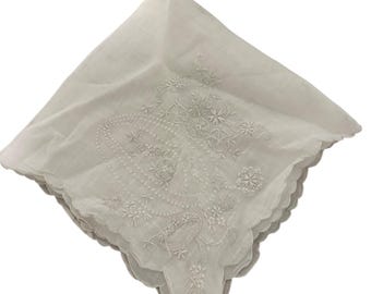 Pañuelo vintage de lino blanco bordado con borde festoneado y diseño floral para bodas, 31,75 cm (12,5 pulgadas)