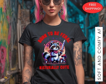 Maglietta "Born to Be Feral Trash Panda" / Maglietta "Naturally Cute But Unhinged" / Maglietta "Strawberrycore Feral Animal" divertente / Maglietta retrò sarcastica con umorismo nero