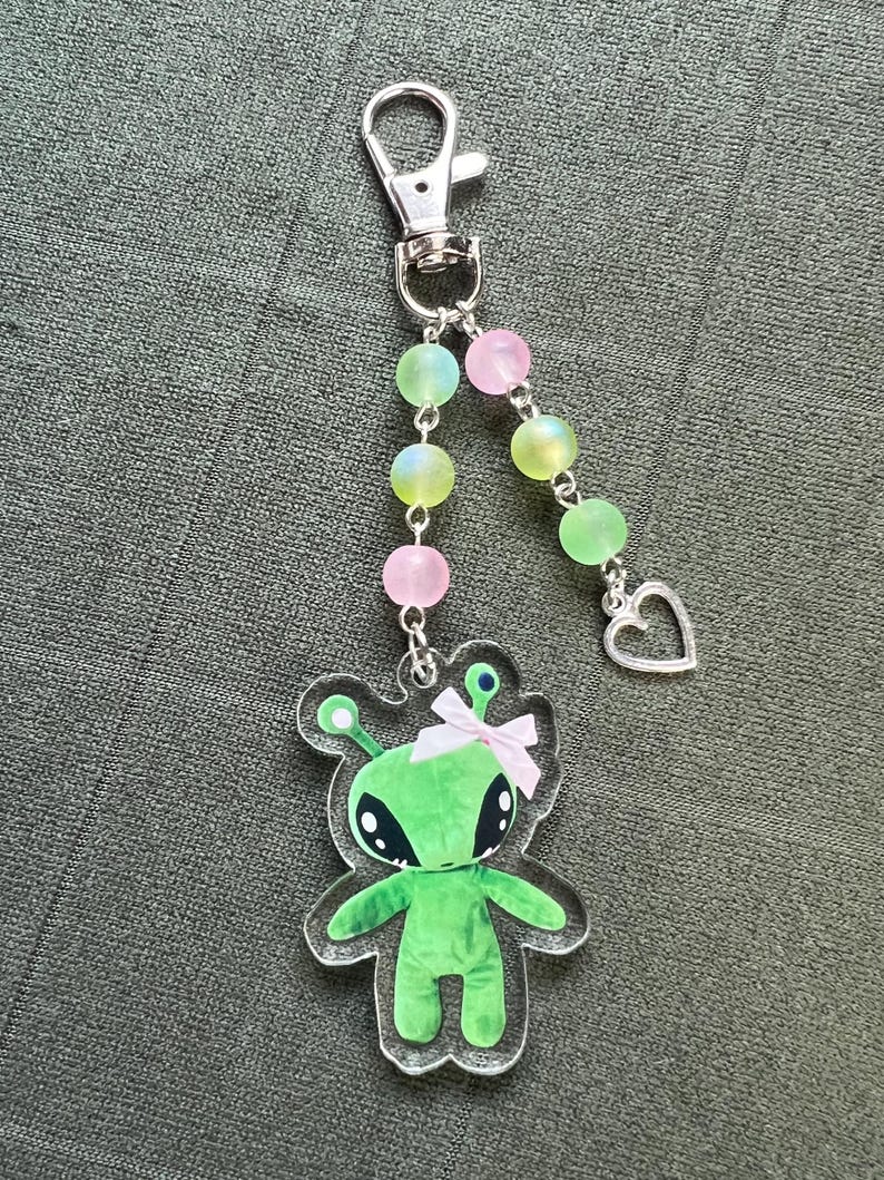 Alien cat acrylic character beaded keychains pink bow alien plush