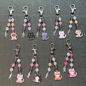 Beaded Cat Charm Keychain with Fish Skeleton Accent – Kawaii Kitty Bag Accessory