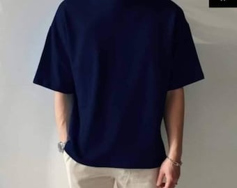 ネイビーブルーのコットンTシャツ：快適で丈夫、スタイリッシュな普段着