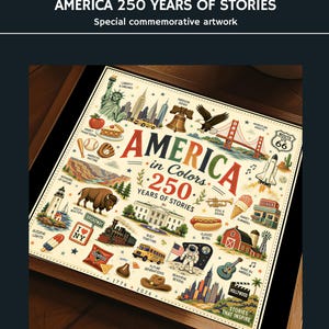 Puede incluir: Una impresión conmemorativa cuadrada titulada AMERICA in Colors 250 YEARS OF STORIES. La obra presenta ilustraciones coloridas de iconos estadounidenses, incluyendo la Estatua de la Libertad, un águila calva, un transbordador espacial y una señal de la Ruta 66 sobre un fondo crema.