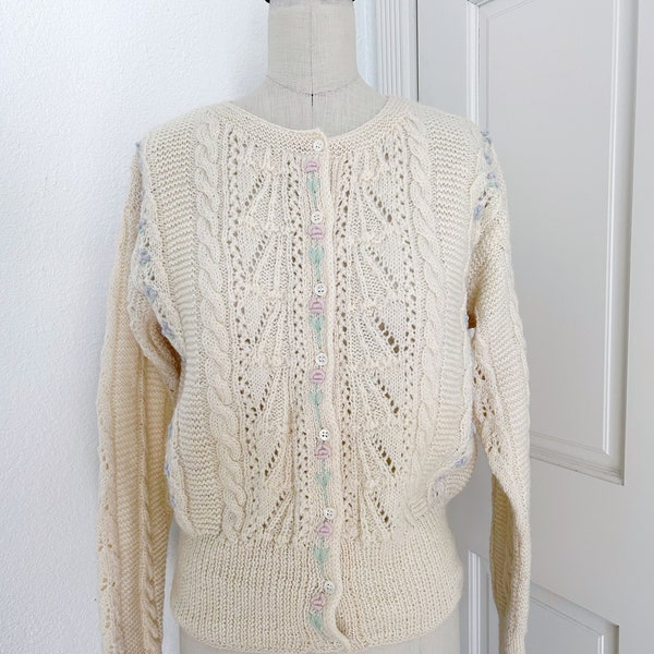 Vintage handknit 100 percent wool sweater, M