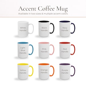 K&ouml;nnte beinhalten: Wei&szlig;e Kaffeetassen mit farbigen Griffen in Schwarz, Marineblau, Hellblau, Rosa, Rot, Gelb, Orange und Lila. Der Text "Accent Coffee Mug" und "Available in two sizes & multiple accent colors" wird angezeigt.