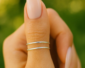 Eleganta tumringar i sterlingsilver – Minimalistiska stapelringar – Justerbara eller vanliga bandringar – Eleganta silversmycken för vardagsbruk