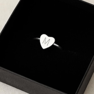 Sterling Silver Heart Initial Ring – Personalized Letter M Ring – Custom Engraved Heart Signet Ring – Dainty Stacking Ring for Her