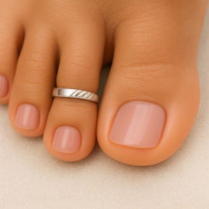Sterling Silver Toe Ring – Adjustable Wide Band with Diagonal Lines, Open Cuff Toe Ring, Minimalist Foot Jewelry, Beach Gift, Summer Jewelry