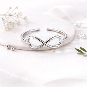 Sterling Silver Toe Ring – Infinity Toe Ring – Adjustable Dainty Minimalist Toe Ring – Simple Everyday Jewelry – Summer Beach Foot Jewelry