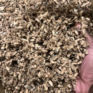 Compostage de remplissage d'emballage en carton déchiqueté, paillis de jardin, litière pour animaux (poulets, lapins, reptiles, etc.)