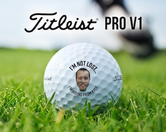 Golfbälle mit Foto und dem Spruch „Ich bin nicht verloren, ich verstecke mich nur“ | Personalisiertes Geschenk | Titleist Pro V1 | Lustiges Weihnachts- oder Vatertagsgeschenk