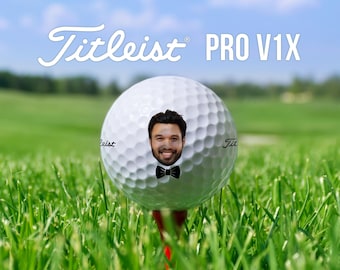 Golfbälle mit Foto und Fliege für den Bräutigam | Titleist Pro V1x | Geschenk für Trauzeugen, Bräutigam und Brautführer | Personalisiertes Geschenk für die Hochzeitsgesellschaft | Individuell gestaltete Golfbälle