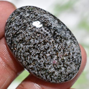 Ovale robijnrode herfstcabochon, gladde platte achterkant natuurlijke edelsteen, gepolijste steen voor sieraden