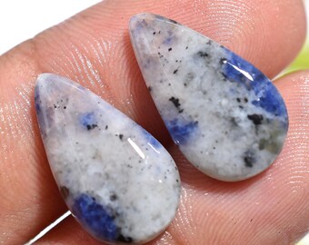 Einzigartiges Sodalith passendes Paar, Tropfenform blaue Kristall Cabochons, natürliche polierte flache Steine für Edelsteinohrringe Schmuck