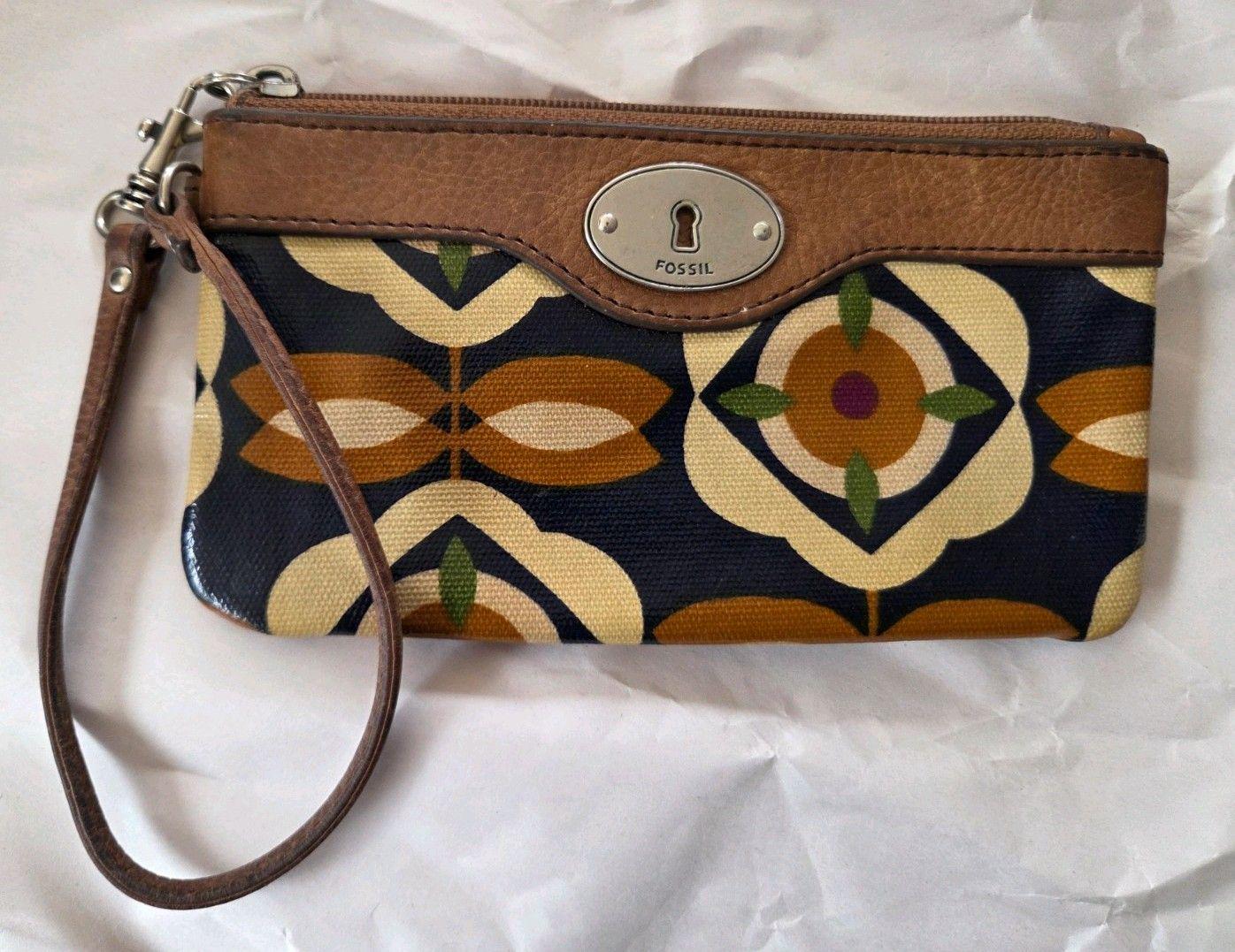 Ví Da Nữ Fossil Wristlet SLG1575001 Màu Đen Ví Da Nữ Fossil Wristlet SLG1575001 Màu Đen
