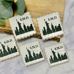 1 Dozen - Personalized New York City Skyline Wedding Cookie Favors