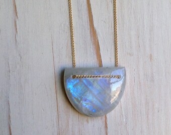 幾何学模様のムーンストーンネックレス：14Kゴールドフィルドチェーン