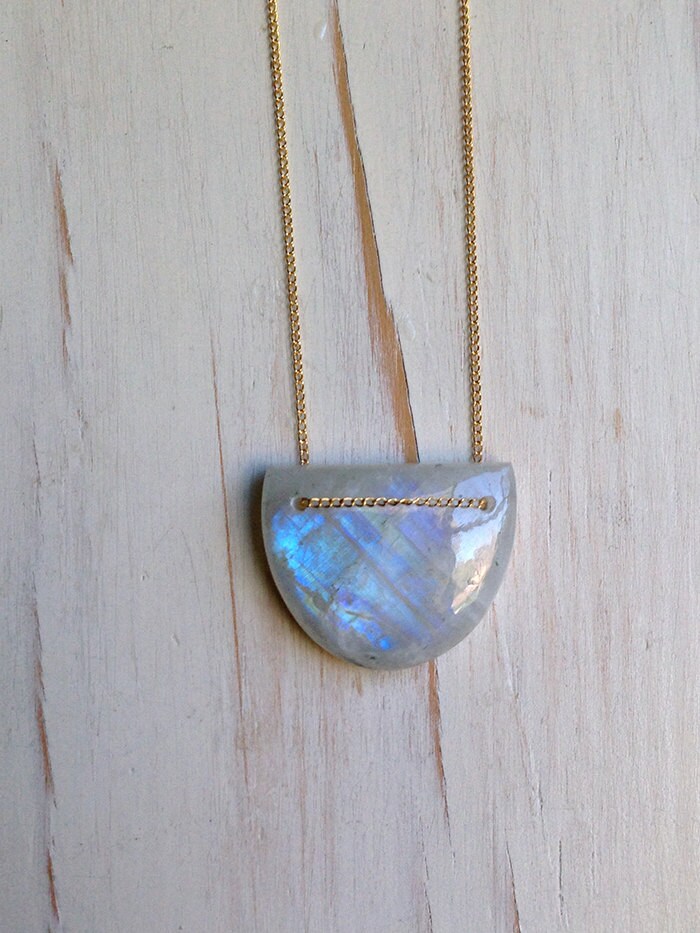 幾何学模様のムーンストーンネックレス：14Kゴールドフィルドチェーン