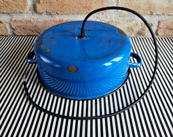 Up Cycled Emaille-Licht | Vintage-Anhängerschirm aus Metall | 50er Jahre Kobaltblaue Pan Light | Umfunktionierte Küchenleuchte | Schwarzes Textilkabel-Lampenset