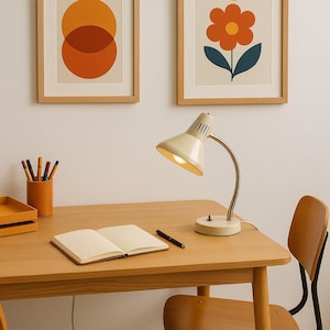 Lámpara de escritorio de cuello de cisne color marfil / Lámpara de mesa industrial retro de los años 70 / Lámpara de mesa de metal pesado