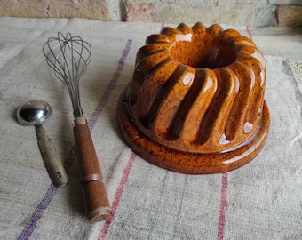 Moule à gâteau Bundt vintage | Moule Gugelhupf en céramique | Moule à pudding et gelée des années 70 | Poterie émaillée allemande | Kugelhopf | Glaçage moucheté rustique