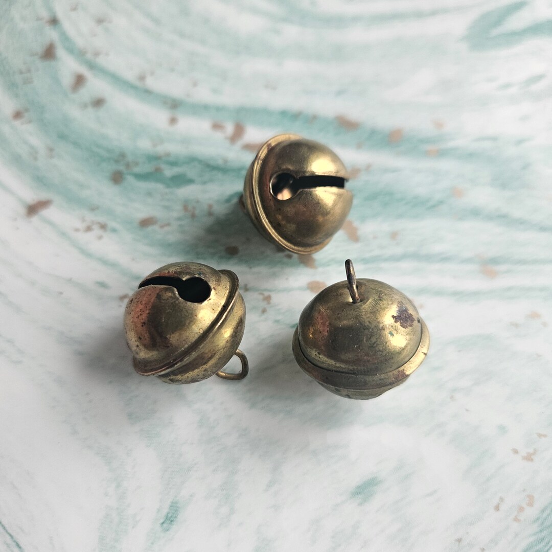 Bellsvilla Metal Hanging Cow Bells On Jute Rope For Christmas Home Garden Rusted Old Door & Christmas Tree Vintage And Giant Hanging Decor - India