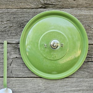 Applique murale en émail vert perruche recyclée | Grande applique murale avec couvercle de casserole | Lampe de ferme vintage