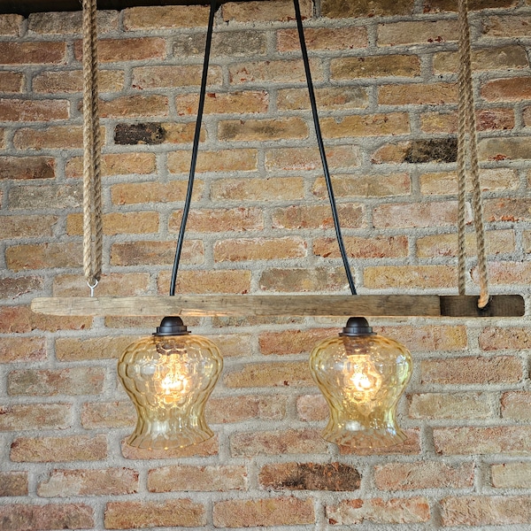 Lampe de ferme rustique recyclée | Lustre double en chêne | Abat-jour en verre ambré à motif nid d'abeille | Lampe de cuisine à poser en corde naturelle