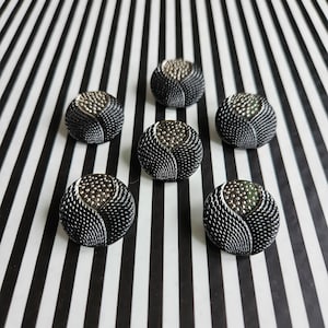 Boutons Art déco des années 50 | Lot de 6 boutons en verre tchèque pressés à la main | boutons vintage argentés et noirs | Boutons de luxe | Boutons à tige ronde