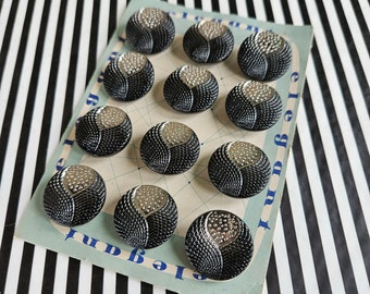 boutons vintage Art déco | Lot de 12 boutons en verre tchèque pressés à la main | Boutons noirs argentés | Boutons de luxe des années 50 | Boutons à tige ronde