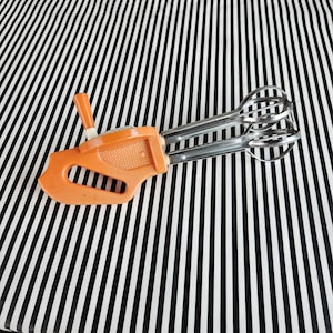Vintage Retro Hand Whisk | Egg Beater | Manual Mixer | Non Electric Kitchen Tool | Quality Quiet Balloon Whisk | Hand Held Rotary Blender