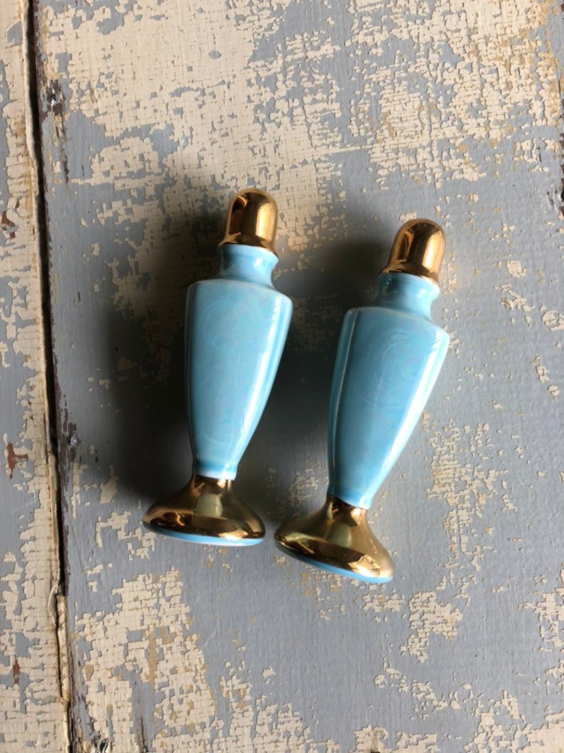 Modern Cottage Hollywood Regency Style Fine Dining Gold Opalescent Salt and Pepper Shakers VINTAGE Teal