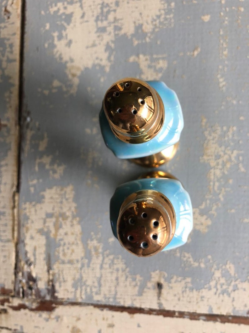 Modern Cottage Hollywood Regency Style Fine Dining Gold Opalescent Salt and Pepper Shakers VINTAGE Teal
