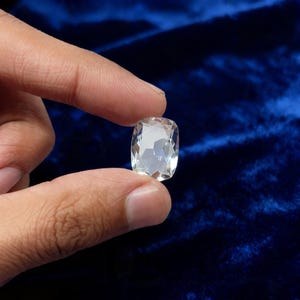 Zafiro blanco talla cojín de 10-12 quilates, gema suelta, facetas brillantes y transparentes para engaste de anillo, pieza central de colgante, estilo minimalista.