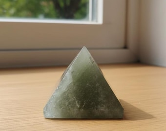 Natural Green Aventurine Crystal Pyramid, Polished Healing Stone for Stress Relief and Good Luck Intentions, Crystal Grid Gift for All