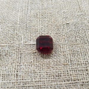 25 CT Red Ruby Cube Cut Loose Gemstone, Modern Square Step Faceted Stone for Bezel Setting, Pendant Design, Artisan Jewellery Material